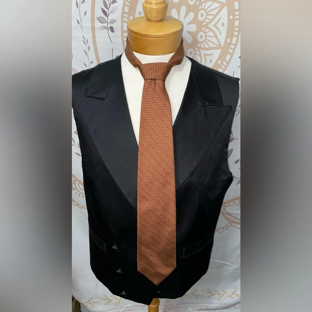 NWT Brooks Brother’s Logo Print All-over tie in brown